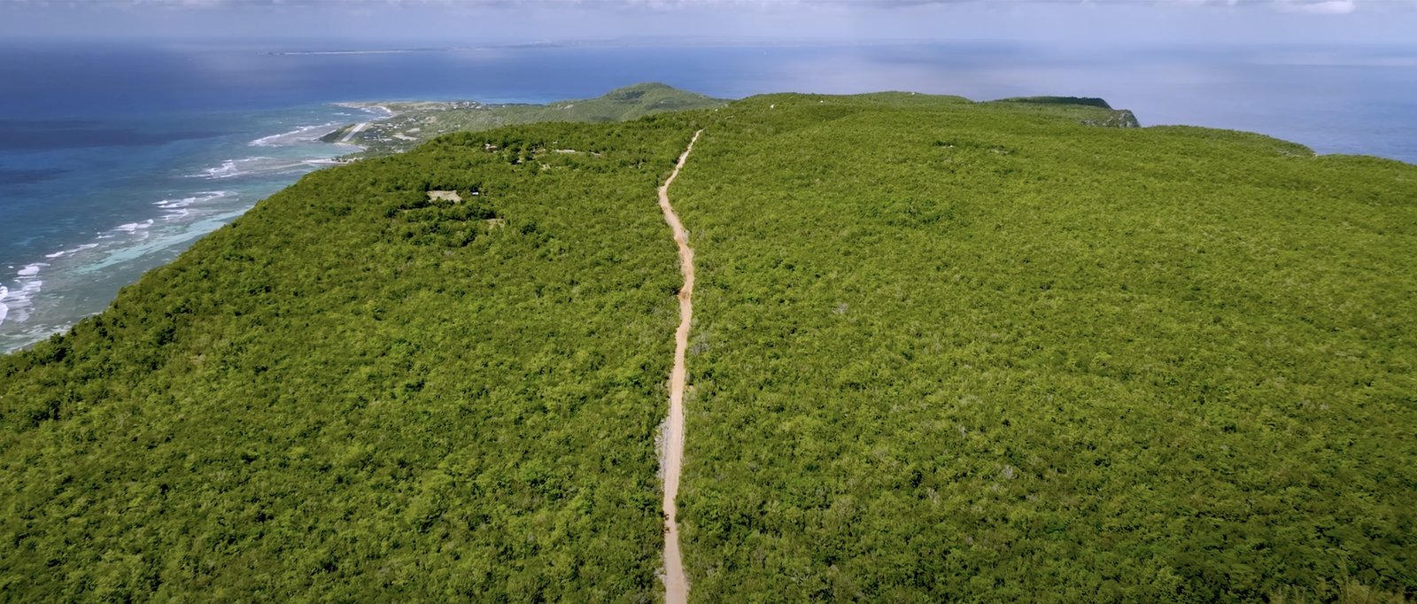 Le plateau et la traversée de La Désirade, vue aérienne